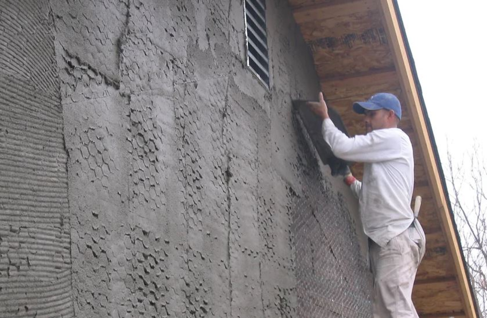 Stucco contractor applying smooth exterior finish to a Boynton Beach Florida home